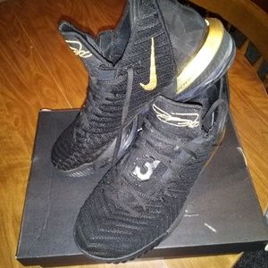 Nike LeBron 16 IM KING